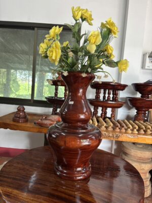 แจกันขนาดกลาง